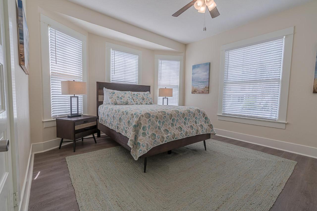 Uptown Cottage Newly Updated Home Near The Strand Galveston Harbor And Utmb מראה חיצוני תמונה