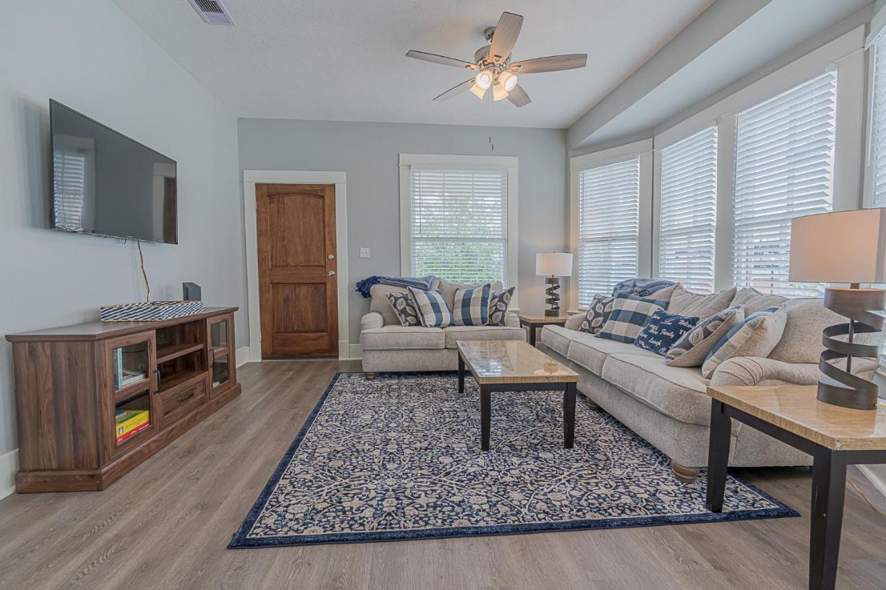 Uptown Cottage Newly Updated Home Near The Strand Galveston Harbor And Utmb מראה חיצוני תמונה